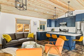 Fall/winter cozy village/snow summit cabin! - Image 2
