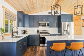 Fall/winter cozy village/snow summit cabin! - Image 5