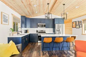 Fall/winter cozy village/snow summit cabin! - Image 3