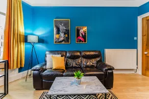 Southside 1BR • Classic Flat + Free Parking - Image 2