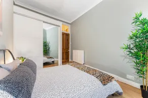 Southside 1BR • Classic Flat + Free Parking - Image 5