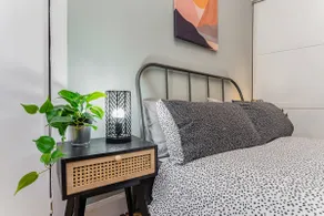 Southside 1BR • Classic Flat + Free Parking - Image 4