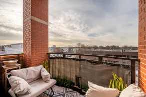 Beautiful Condo in North Kenwood with Parking - Image 3