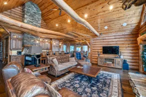 One-of-a-kind log home - Image 5