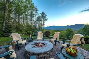 One-of-a-kind log home - Image 3