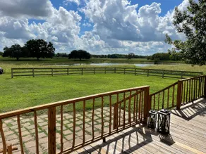 Beautiful ranch house with scenic views - Image 4