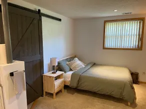 Hilltop Suite, Quiet Street - Image 3