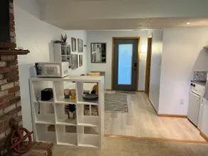 Hilltop Suite, Quiet Street - Image 2
