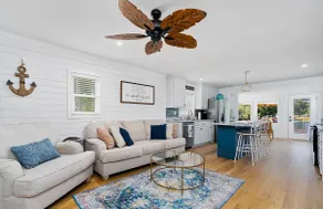 Beautiful Lake Front Cottage on Lake Greenwood - Image 3
