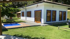 Country house in Atibaia surrounded by nature - Image 2