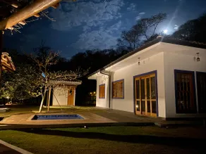 Country house in Atibaia surrounded by nature - Image 4