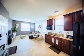 Cozy Private Stylish Modern Guest Suite - Image 3