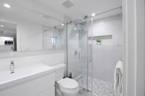 Newly Built Modern Luxurious Guest Suite - Image 5