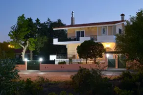 Domelia's Luxury Apartments near Airport & beach - Image 3