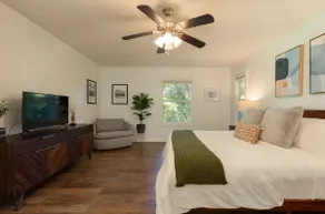 Hot Tub- Hillside Hideaway 15 min to DT & Biltmore - Image 4