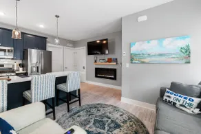 Sunny Lux 1-Bedroom steps from Lake Michigan - Image 3