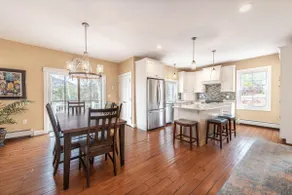The Valley Estate | Hot Tub | Prime Location! - Image 2