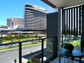 Broadbeach Stunner Modern and Central - Image 5