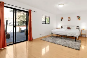 King Suite, 5 Queen Spacious Modern Home - Image 5