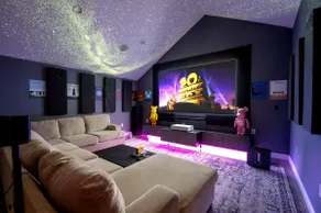 Luxury Stay: Pool, Hot Tub, Sauna & Home Theater! - Image 2