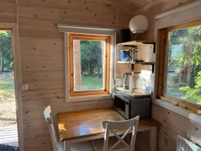 Simple timber guest house close to nature - Image 4