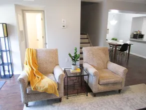 Loving 3 Bedroom Home Close to Downtown Dallas - Image 2