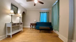 1129#3 / Cozy Downtown apt • Walk to Restaurants - Image 2