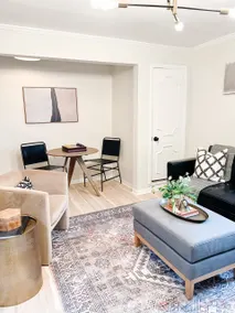 Stylish 1 bedroom, 1 bath custom apartment home - Image 4