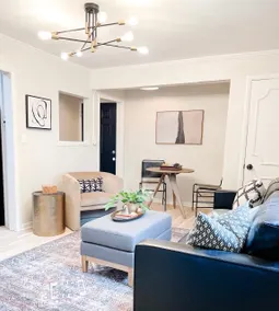 Stylish 1 bedroom, 1 bath custom apartment home - Image 2