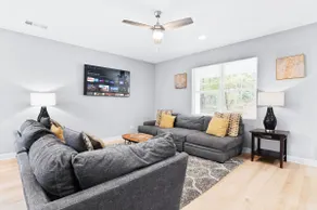 Bulldog Bungalow | 4BR Near UGA | Sleeps 8 - Image 4