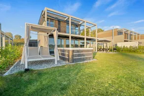 Modern lakeside cottage with jacuzzi & sauna - Image 2