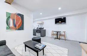 Bright & Modern Lower Level On Lansdowne - Image 3