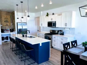 Cheerful Modern 4 Bedroom by the Parks! - Image 3