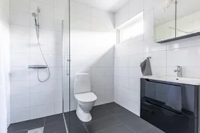 Nice apartment with proximity to downtown. Parking. - Image 3