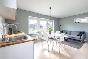 Nice apartment with proximity to downtown. Parking. - Image 5