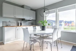 Nice apartment with proximity to downtown. Parking. - Image 4