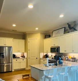 Cozy 3 br/2 1/2 ba with a HUGE backyard. - Image 4