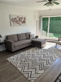 Cheerful 3 bedroom home with a river view - Image 5