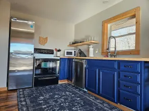 Cabin with hot tub and relaxing views! - Image 5
