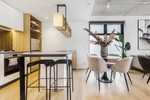 Suave Condo in Trendy PrahranSteps to Greville St - Image 3