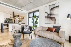 Suave Condo in Trendy PrahranSteps to Greville St - Image 2