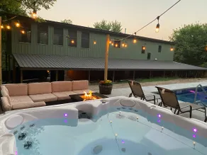 West Fork Pool and Hot Tub- 10 mins to Fay, Devils Den - Image 2