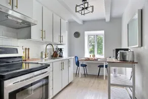 Cozy 2 bedrooms | 2 King beds | 2 parking spaces - Image 2