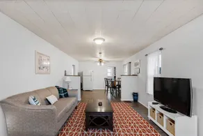 Central cute updated 2 bedroom house in Des Moines - Image 2