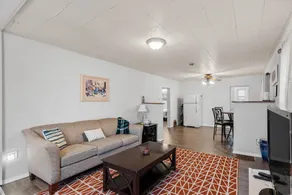 Central cute updated 2 bedroom house in Des Moines - Image 4