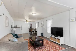 Central cute updated 2 bedroom house in Des Moines - Image 3