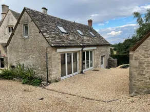 Beautiful, recently renovated two bedroom cottage - Image 2
