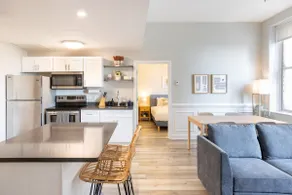 Bright 2BR-2BA steps from The Bean & Michigan Ave - Image 3