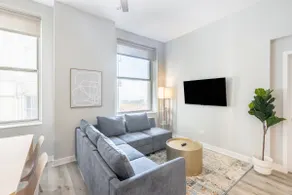 Bright 2BR-2BA steps from The Bean & Michigan Ave - Image 2