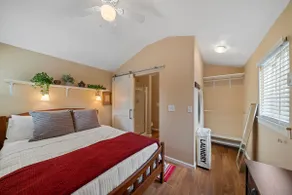 Adorable and private one bedroom cottage. - Image 3